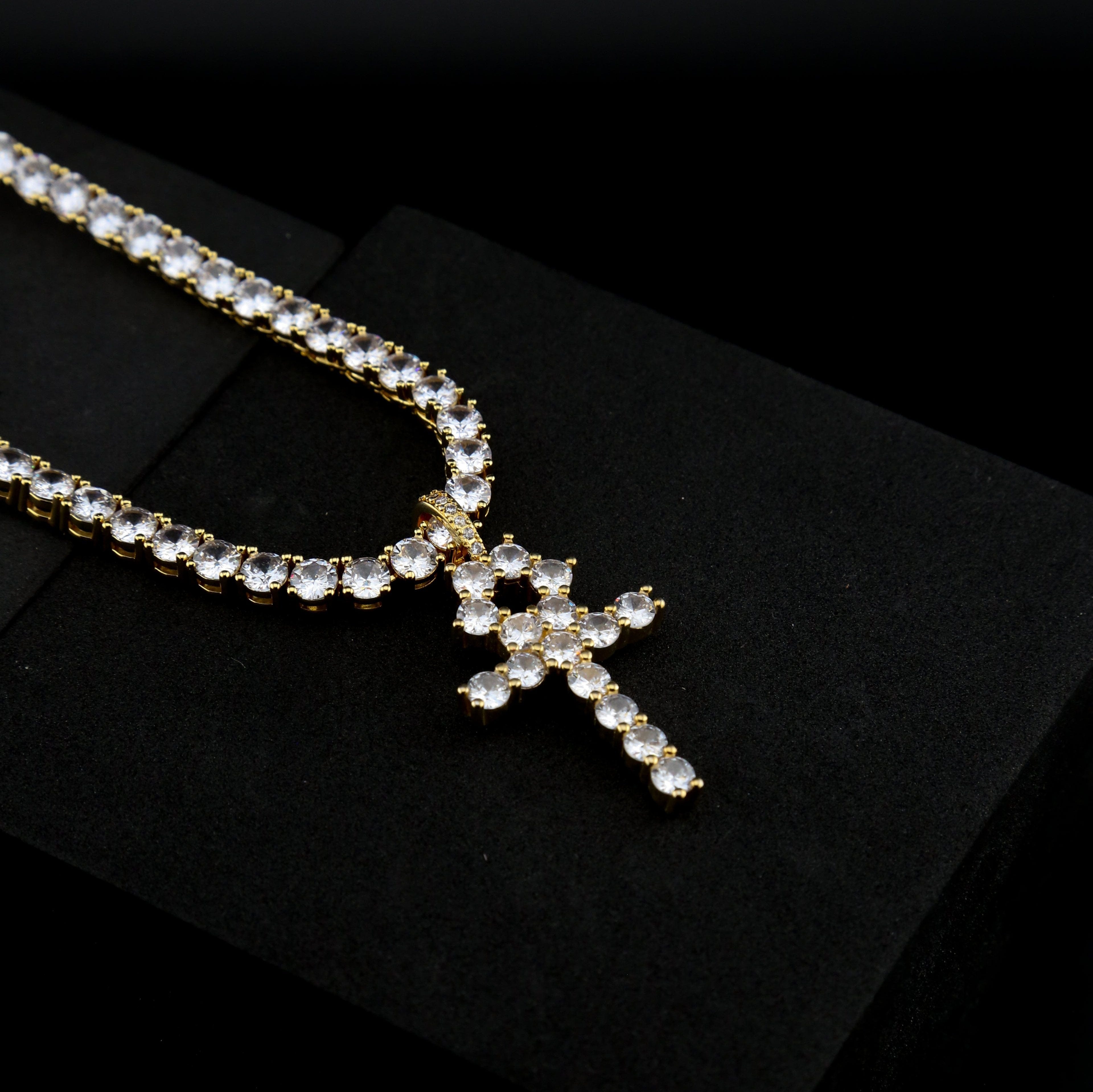 ZERNO Diamond Anhk Cross Pendant in Gold / White Gold