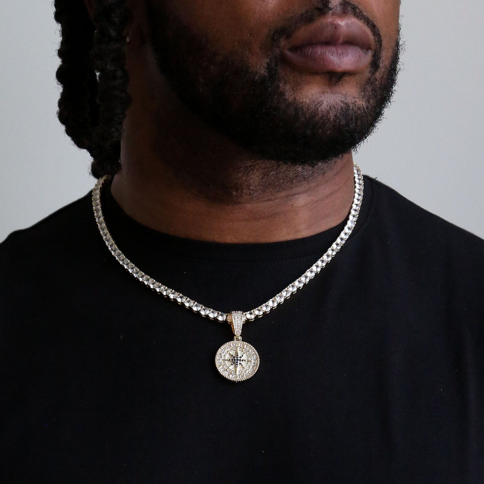 zerno Diamond Compass Pendant in Gold / White Gold