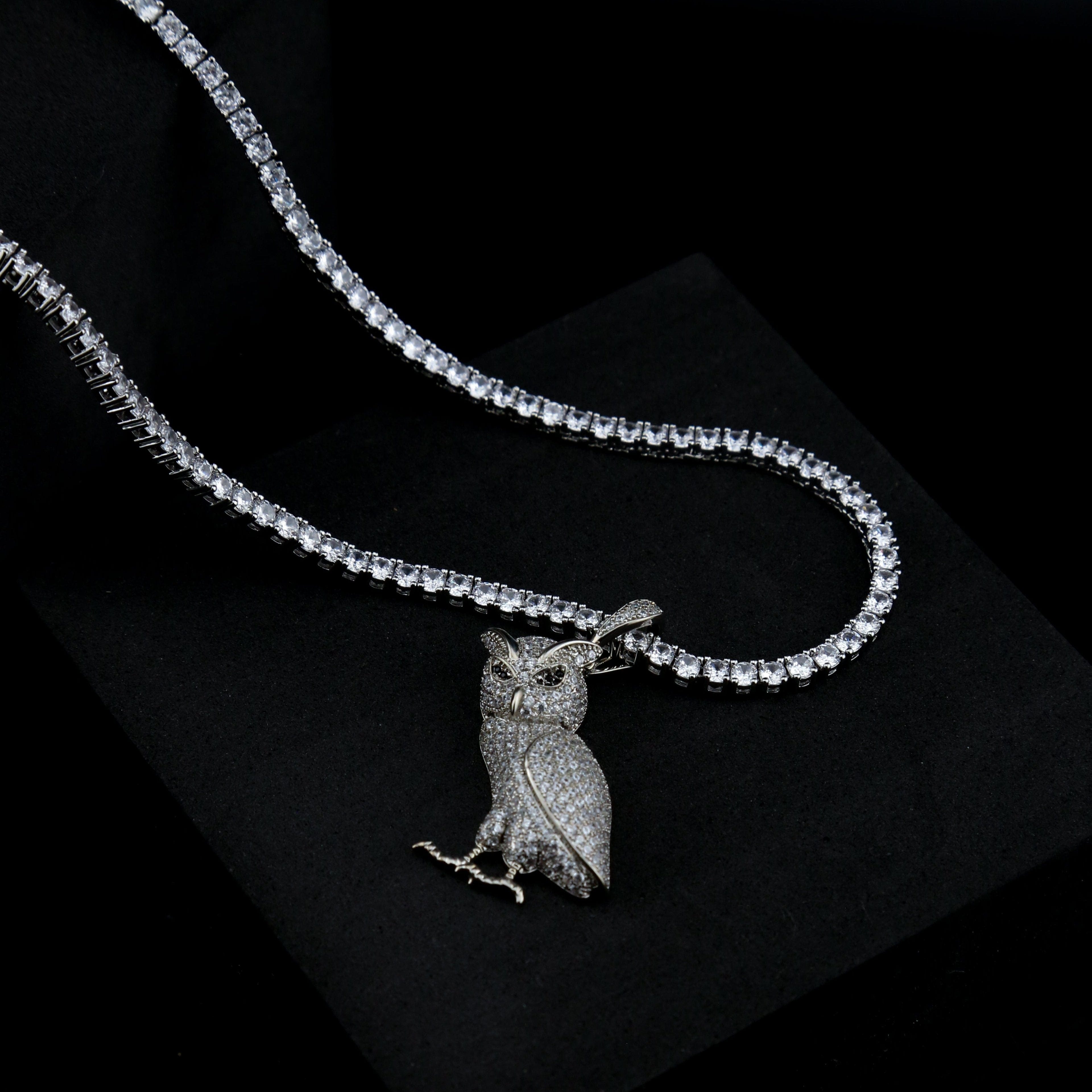 ZERNO Diamond Owl Pendant in Gold / White Gold