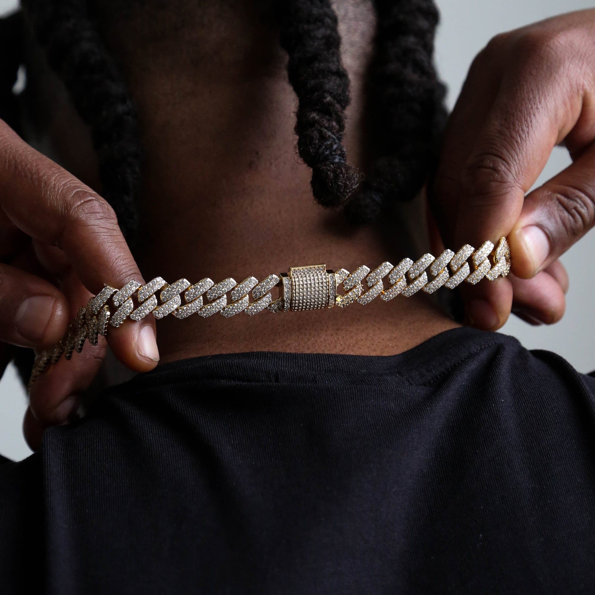 zerno Iced Prong Cuban Link Chain in Gold - 12mm