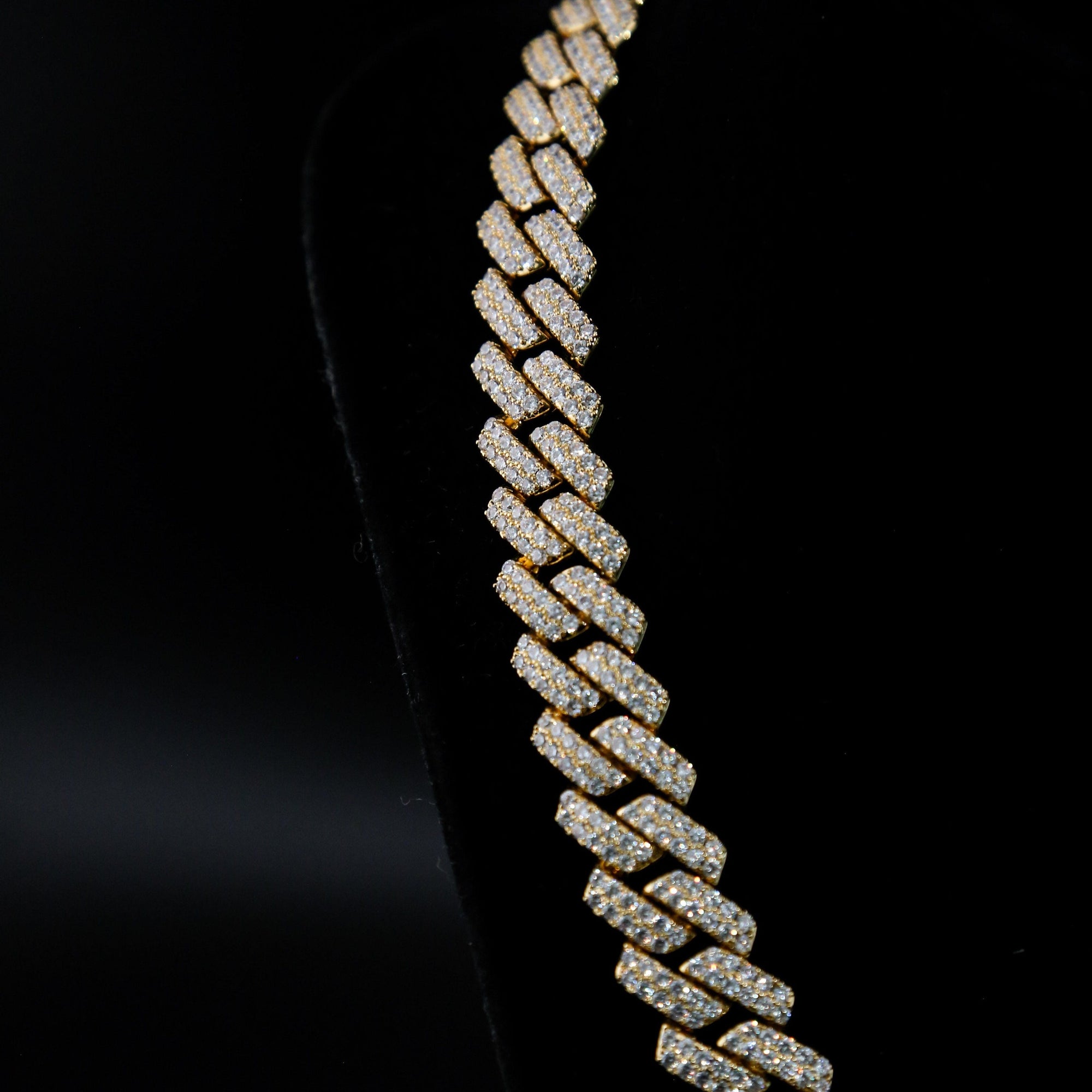 zerno Iced Prong Cuban Link Chain in Gold - 12mm