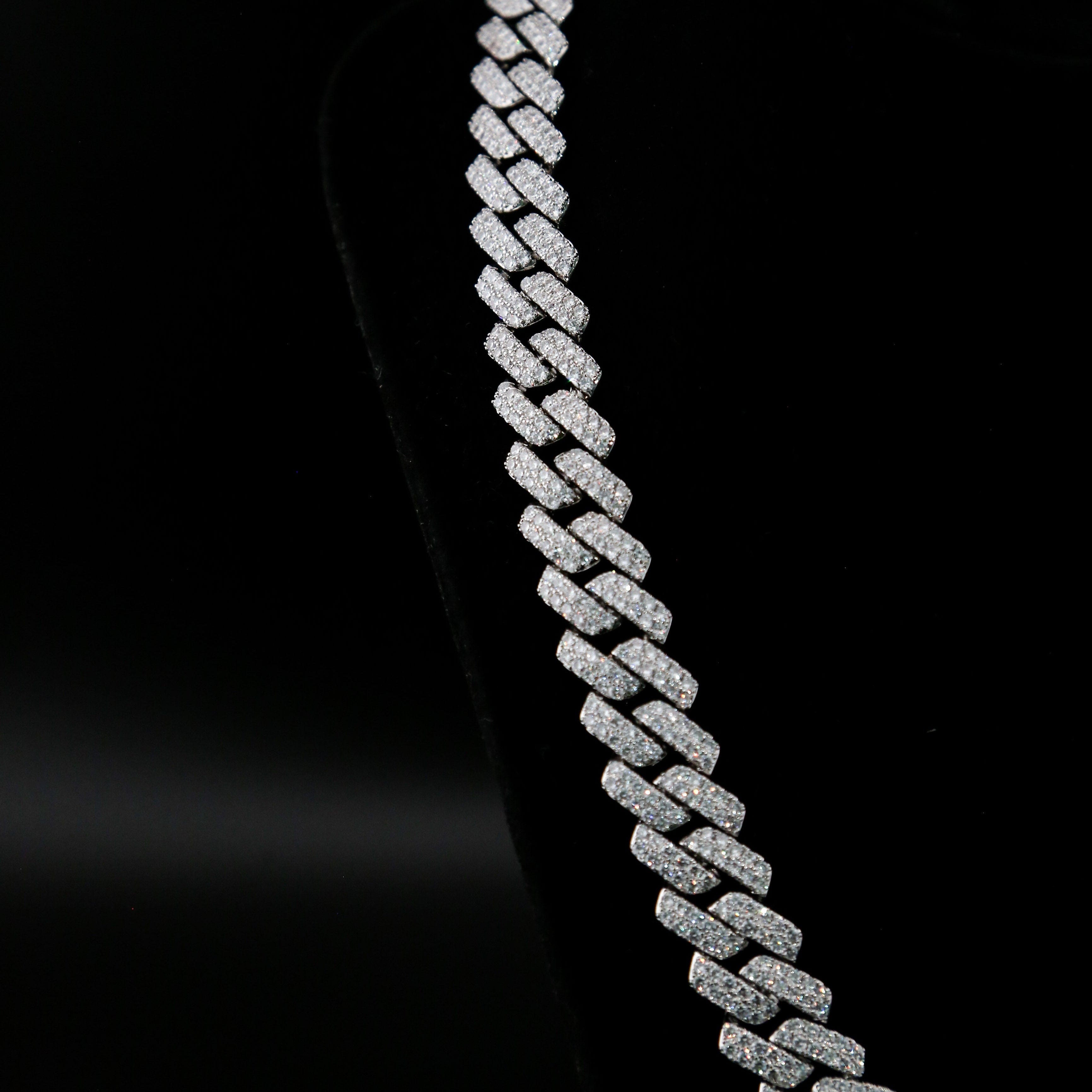 zerno Iced Prong Cuban Link Chain in White Gold - 12mm