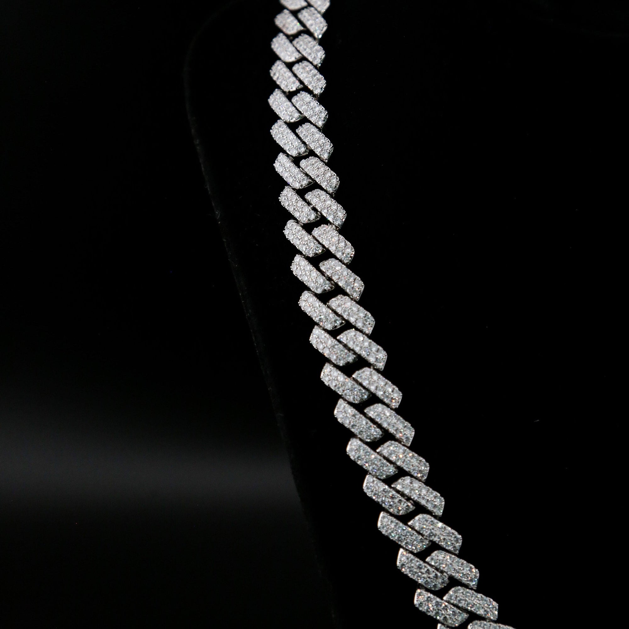 zerno Iced Prong Cuban Link Chain in White Gold - 12mm