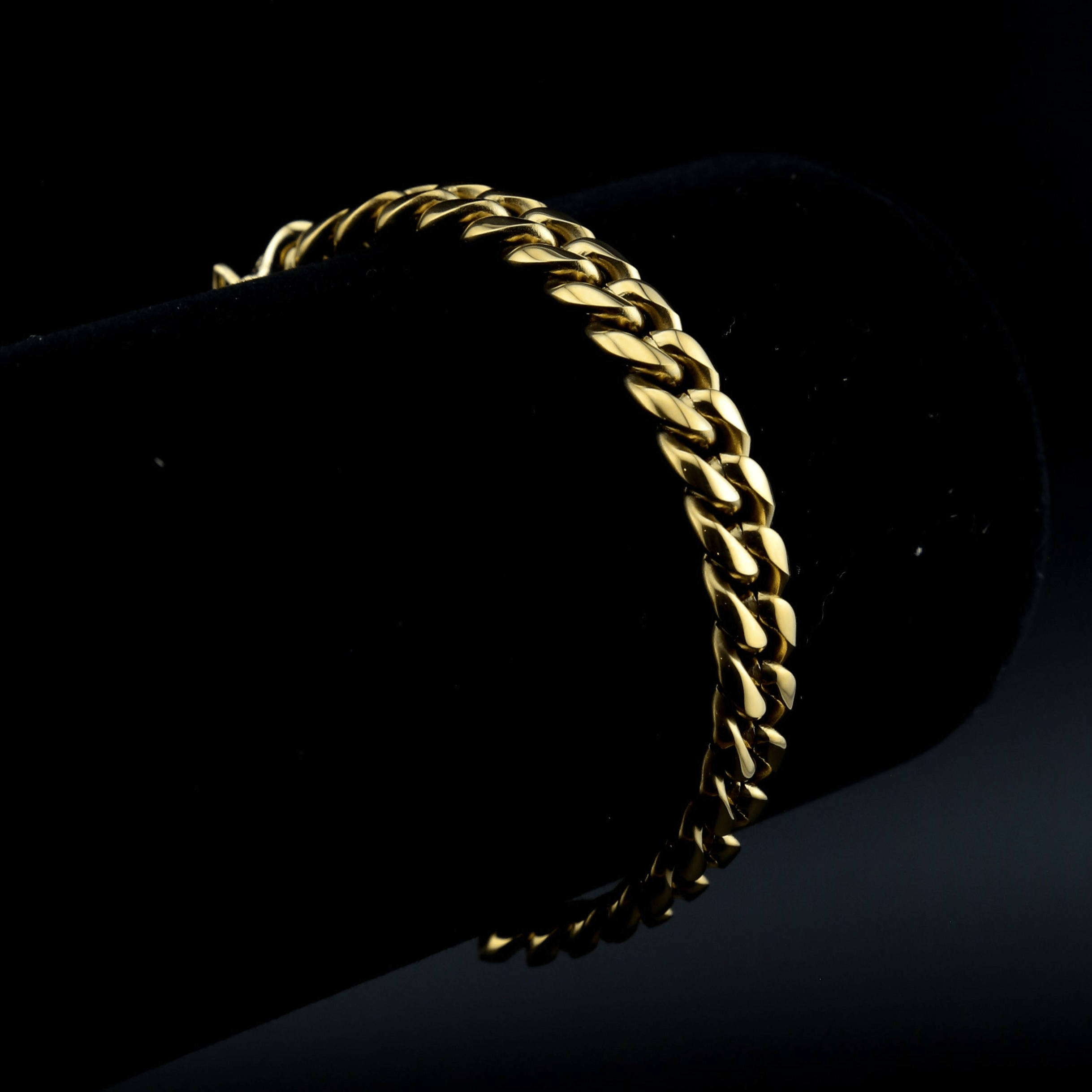 zerno Cuban Link Bracelet in Gold - 8mm