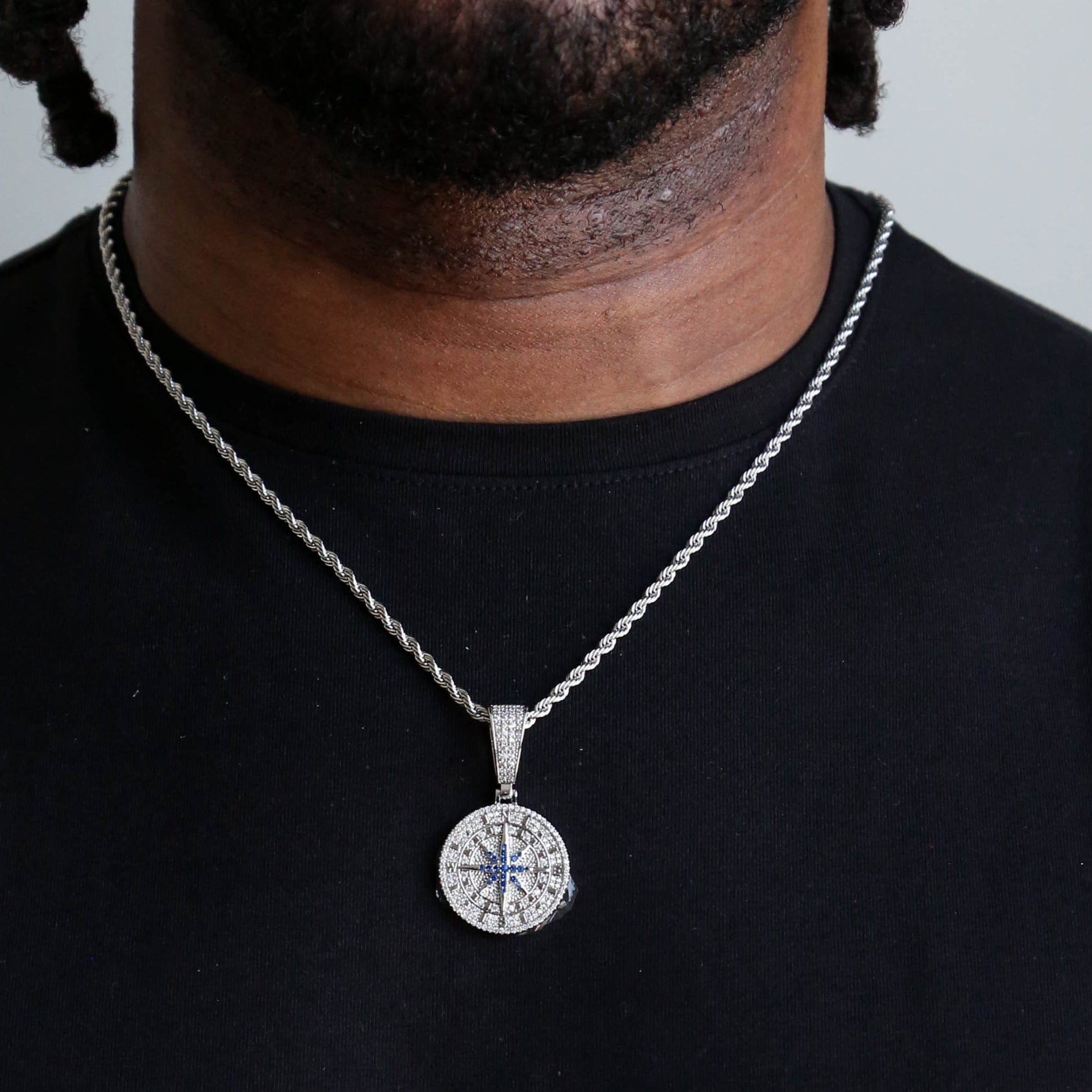 zerno Diamond Compass Pendant in Gold / White Gold