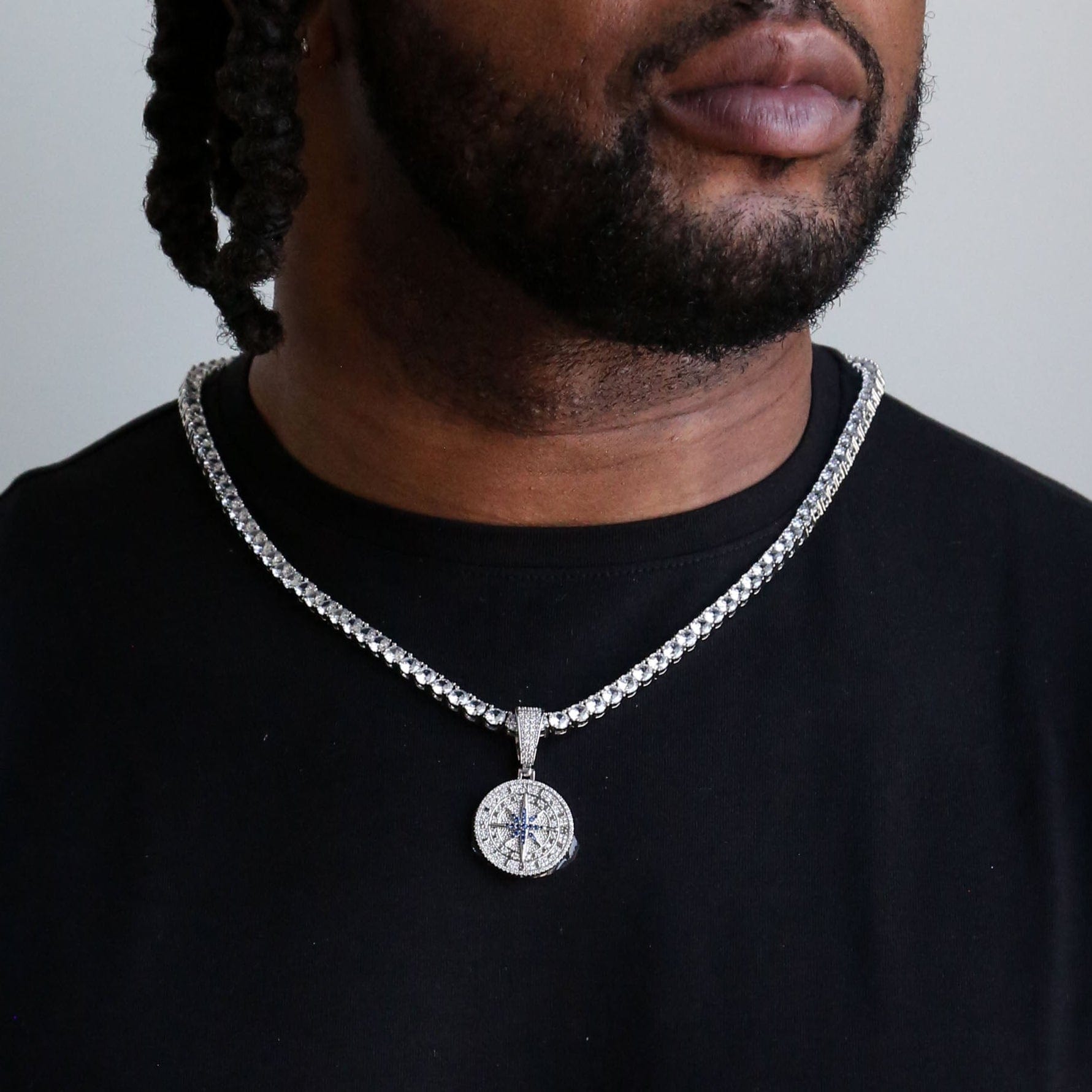 zerno Diamond Compass Pendant in Gold / White Gold