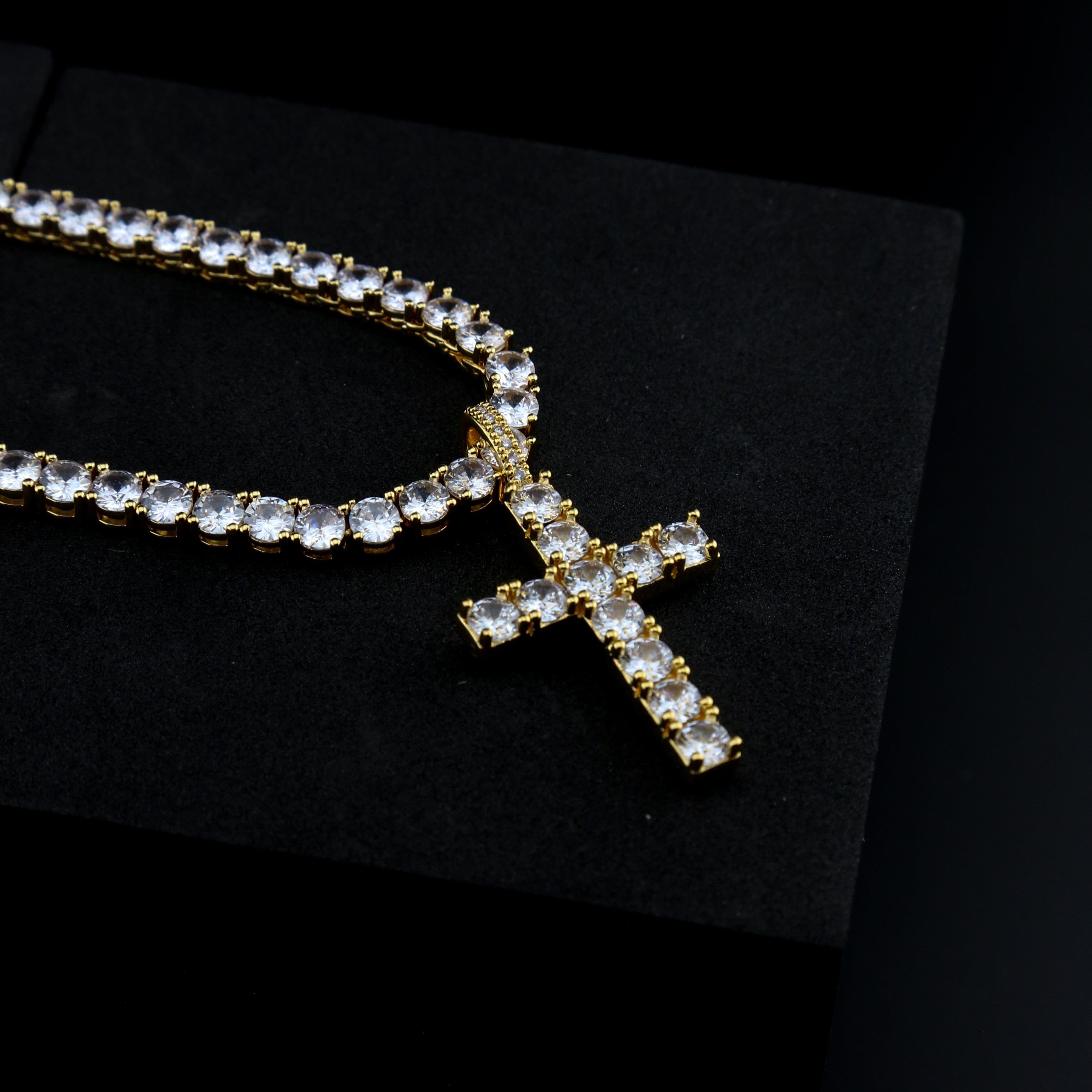 zerno Gold / Pendant Only Diamond Cross Pendant in Gold / White Gold