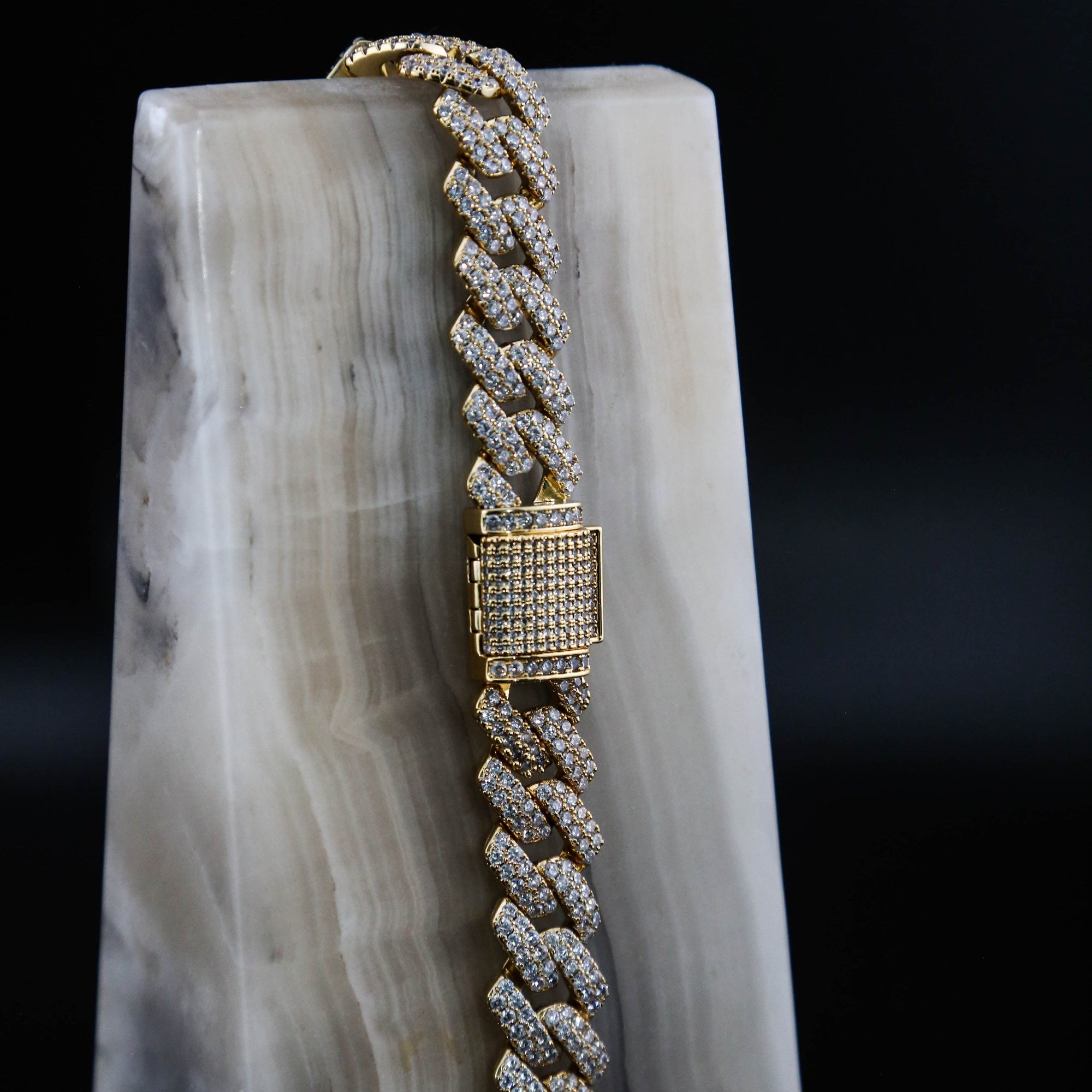 zerno Iced Prong Cuban Link Chain in Gold - 12mm